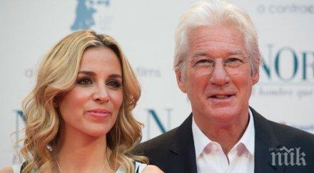 щастие годишният ричард гиър стана отново баща