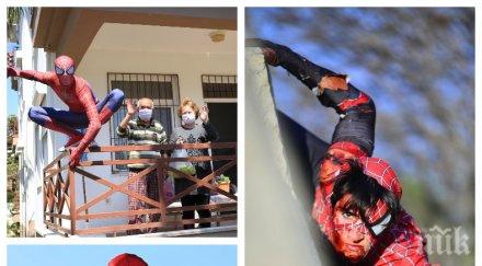 хит турската ривиера спайдърмен оживя анталия маскиран мъж доставя храна провизии възрастните хора снимки