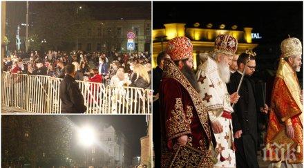 горещо пик млади хора семейства деца пропуснаха литургията великден полицията перфектна организация заради коронавируса снимки