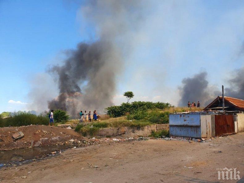 Гуми пламнаха в гетото на Пловдив
