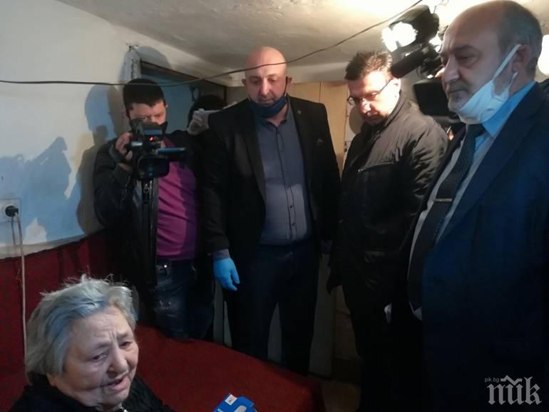 Шефовете на прокуратурата и полицията в Бургас посетиха възрастната жена, станала жертва на цигански грабеж в Звездец