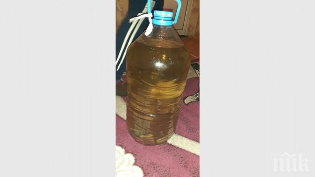 Хигиена ли? Черна вода шурна от чешмите в Брестовица (СНИМКИ)