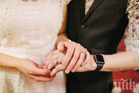 Изгубен венчален пръстен бе открит след 3 години