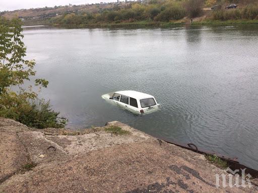 20-годишен излетя с Пежо в река и след това направи нещо изумително