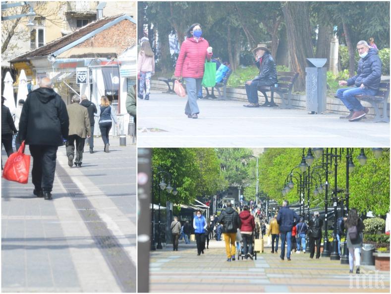 САМО В ПИК: В центъра на София е страшно - тълпи от хора застрашават карантината (ФОТОРЕПОРТАЖ)