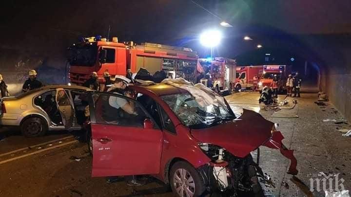 В ЕСЕН: Пловдивчанин се размаза челно при катастрофа в тунел (СНИМКИ)