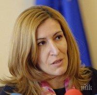 Николина Ангелкова: Съветваме никой да не си анулира почивките през лятото