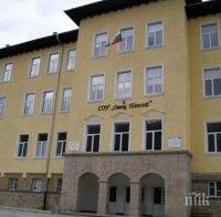 Второкласници от Мадан дариха на болница пари за екскурзия