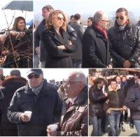 САМО В ПИК: Вижте как майката на убиеца на Милен Цветков празнува с Миню Стайков, депутата от БСП Петър Кънев и червения спонсор Бенчо Бенчев (ВИДЕО/СНИМКИ)