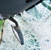 ТЕЖКА КАТАСТРОФА: Кола се размаза в камион край Расово, пътят за Лом е затворен