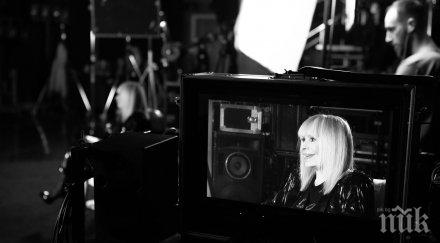 умора лили продуцира филм себе