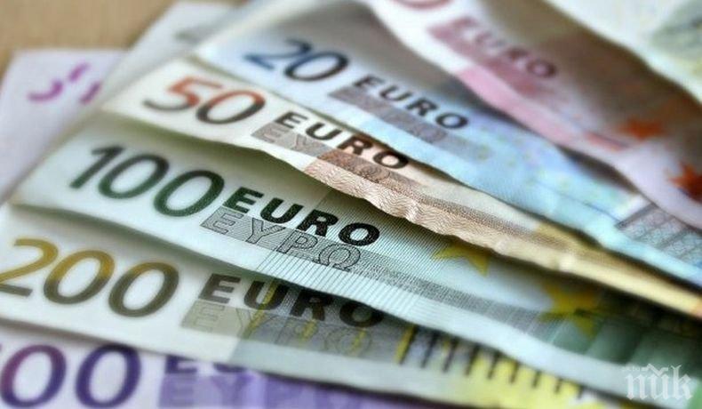 Чистачка, върнала намерени 19 000 евро, стана хит в Гърция