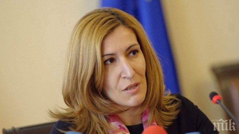 Николина Ангелкова: Съветваме никой да не си анулира почивките през лятото