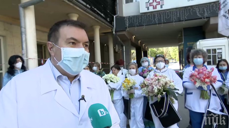 Лили Иванова зарадва лекари от „Александровска болница по случай рождения си ден