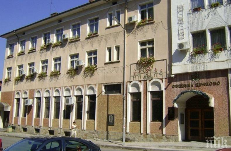 Общински съветници от Дряново дариха заплатите си на областната болница в Габрово