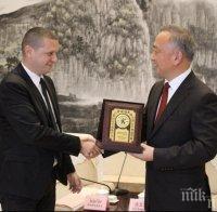 Илиан Тодоров получи поредното дарение от Китай, провинция Хубей изпрати 5000 маски и 500 инфра термометри