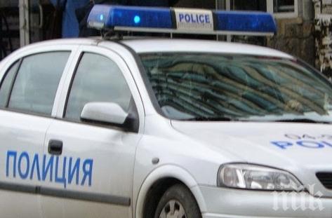 Пиян в Русе рита и плюе полицейски патрул