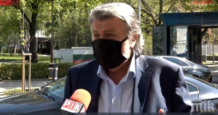 САМО В ПИК TV: Вежди Рашидов остро към Нинова: Ако това момиченце е решило да се забавлява с нацията, аз не съм съгласен! Не е време за тъпи въпроси 