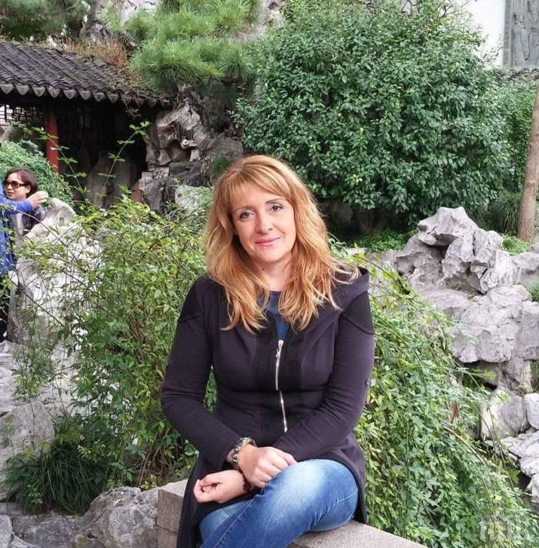 Кметицата на Момчиловци обяснява как да стигнем до селската си вила ...