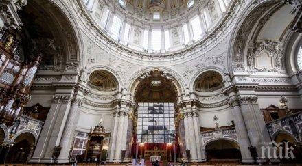 германските църкви отново приемат миряни