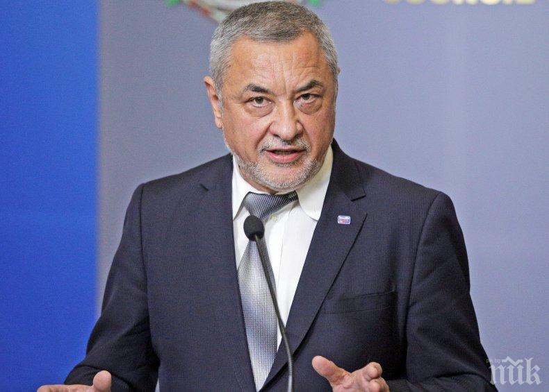 Валери Симеонов: Мерките остават, докато Щабът прецени. Политиците да не се правим на доктори