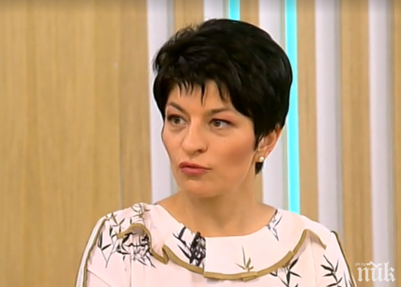 Десислава Атанасова: Време беше някой да спаси ген. Мутафчийски и достойните мъже от хейта