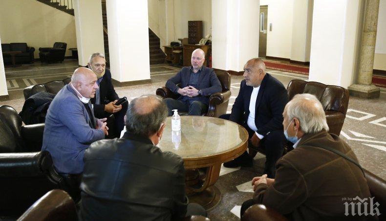 Борисов и Росен Желязков посетиха центрове за погдотовка на шофьори