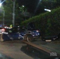 Тежка катастрофа в Пловдив - кола се разцепи на две (СНИМКА)