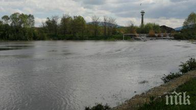 запушиха пробитата дига перник