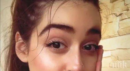 щерката гала гризе ноктите