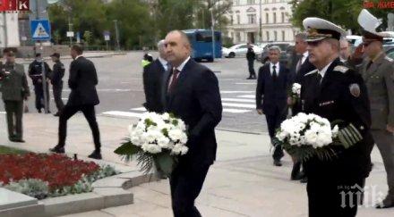 извънредно пик румен радев емил ефтимов поднасят венец паметника незнайния воин началникът отбраната разкри военните коронавирус благодари вма снимки