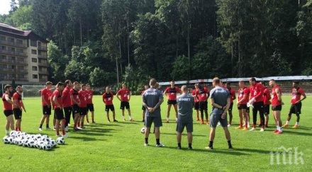 драконовски мерки футболните тренировки нас без душове ръкостискането размяната фланелки остават историята