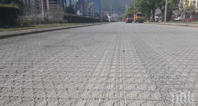 Слагат стоманена мрежа по бул. „България“