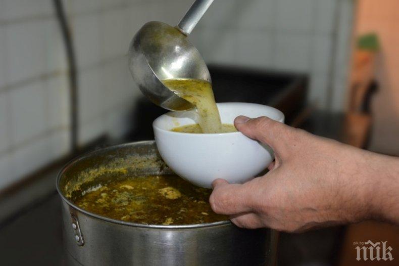 150 пловдивчани получиха топла храна за Гергьовден