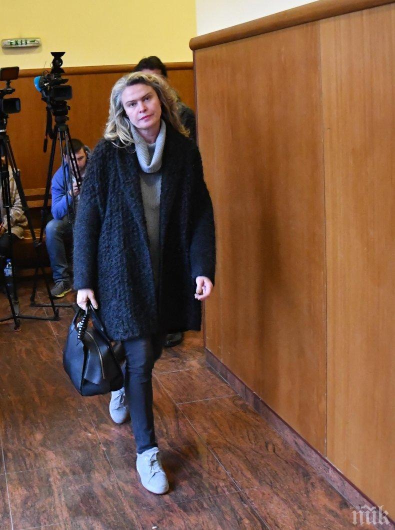 Съдът реши: Жената на Васил Божков и секретарката му остават в ареста