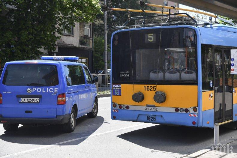 Жена пострада в учебен тролей, засечен от линейка (СНИМКИ)