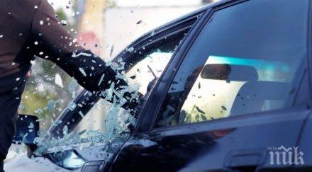 ДИВ ЕКШЪН: Нервак заби юмруци на кола - плаши шофьора, че ще загази