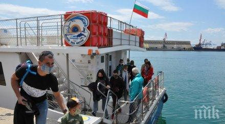 първите туристи 2020 пристигнаха бургас снимки