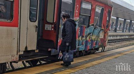 централна гара пловдив чакат наплив пътници уикенда