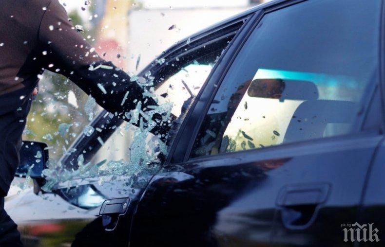 ДИВ ЕКШЪН: Нервак заби юмруци на кола - плаши шофьора, че ще загази