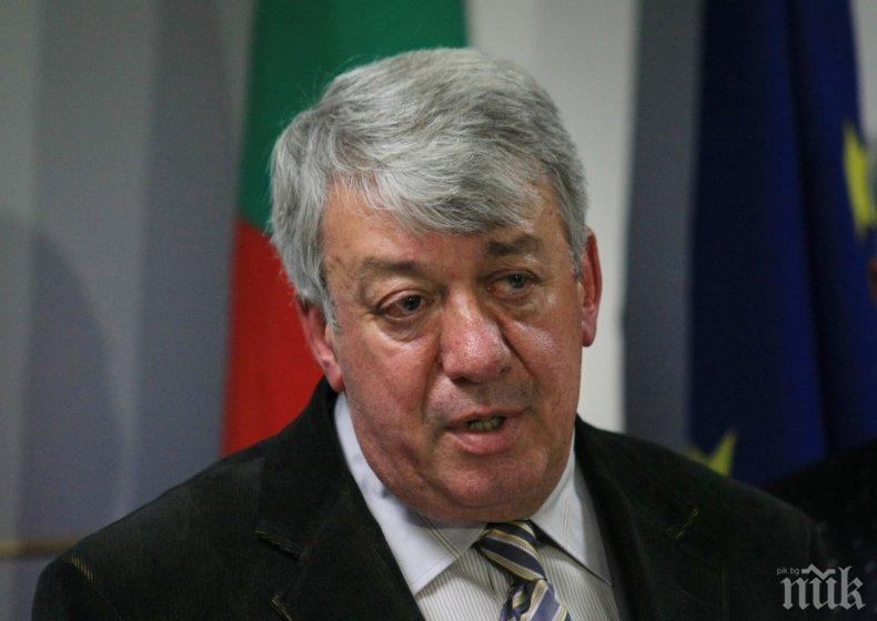 Цените на горивата ще продължат да падат