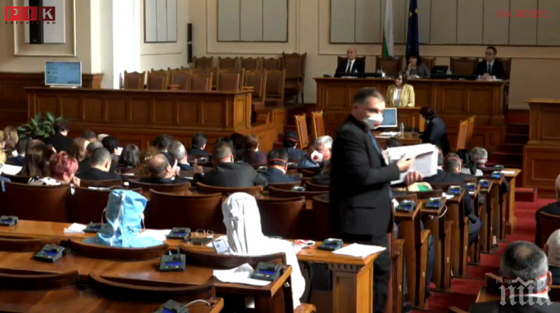 КЛЮЧОВ ДЕН: Извънредното положение пада, парламентът заседава спешно