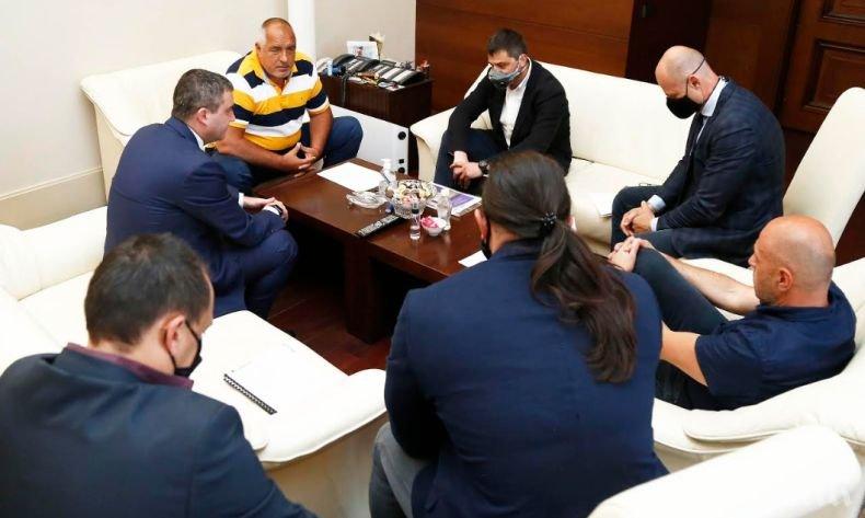 Ресторантьори и хотелиери с горещи благодарности към Борисов, но и кахърни: Сезонът е под въпрос