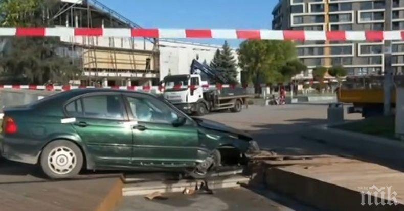 Среднощен екшън: Автомобил катастрофира в центъра на Бургас след гонка с полицията