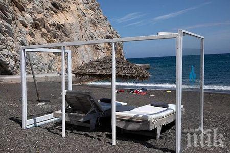 Плажовете на Санторини ще са с плексигласови прегради