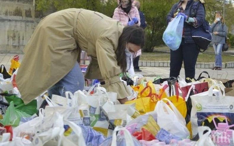 Помощ: Доброволци събираха храна за нуждаещи се във Варна