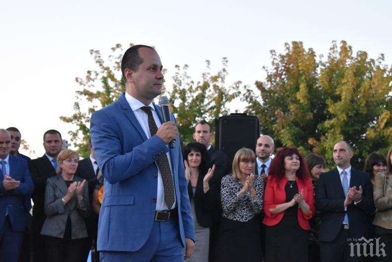 ЧЕСТИТО: Кметът-рекордьор на Враца стана татко за втори път