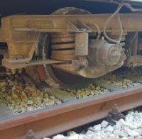 Разчистват дерайлиралите вагони край Нова Загора