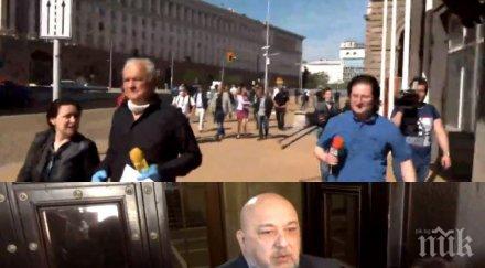 ексклузивно пик отнесе сашо диков акциите левски журналистът куриер чака наставления васил божков предава собствеността часа павел колев видео обновен