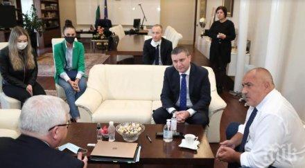 първо пик премиерът борисов добри новини абитуриентите разпореди среща зрелостници